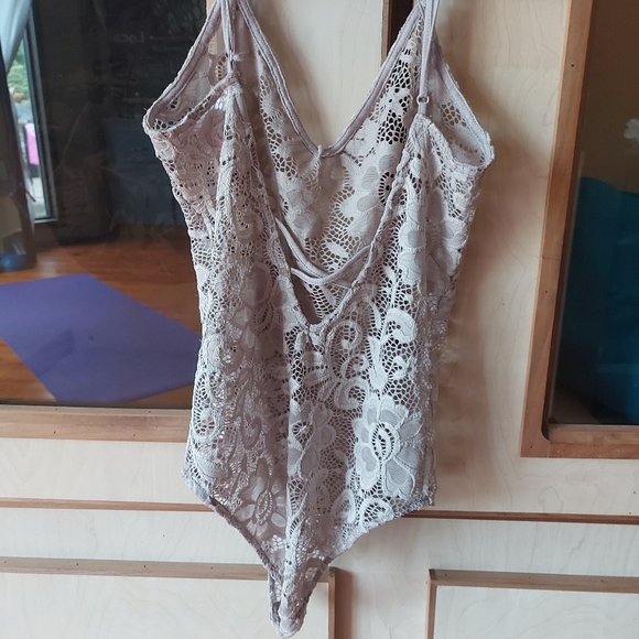Adorable lace bodysuit - Picture 2 of 3